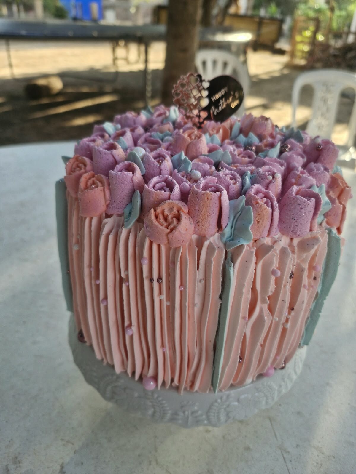 Pastel de rosas lilas
