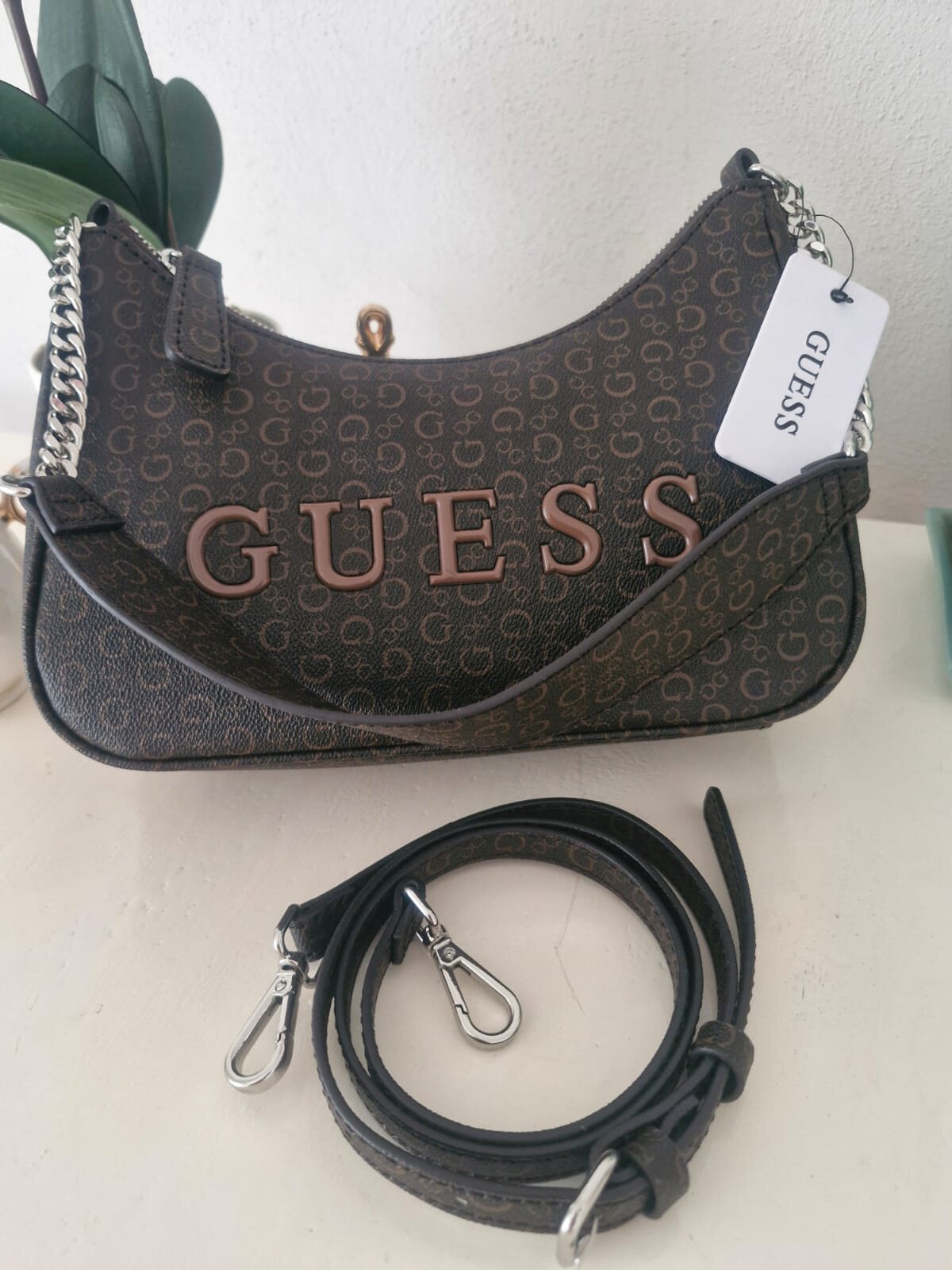 Bolsa Guess café con logo
