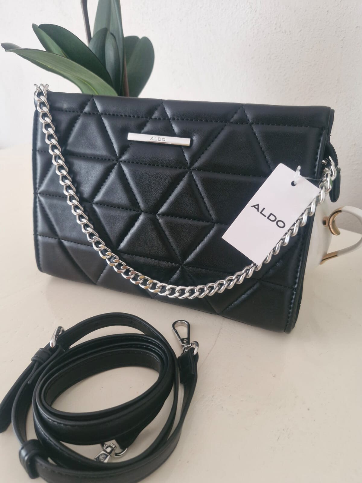Bolsa Aldo negra acolchada