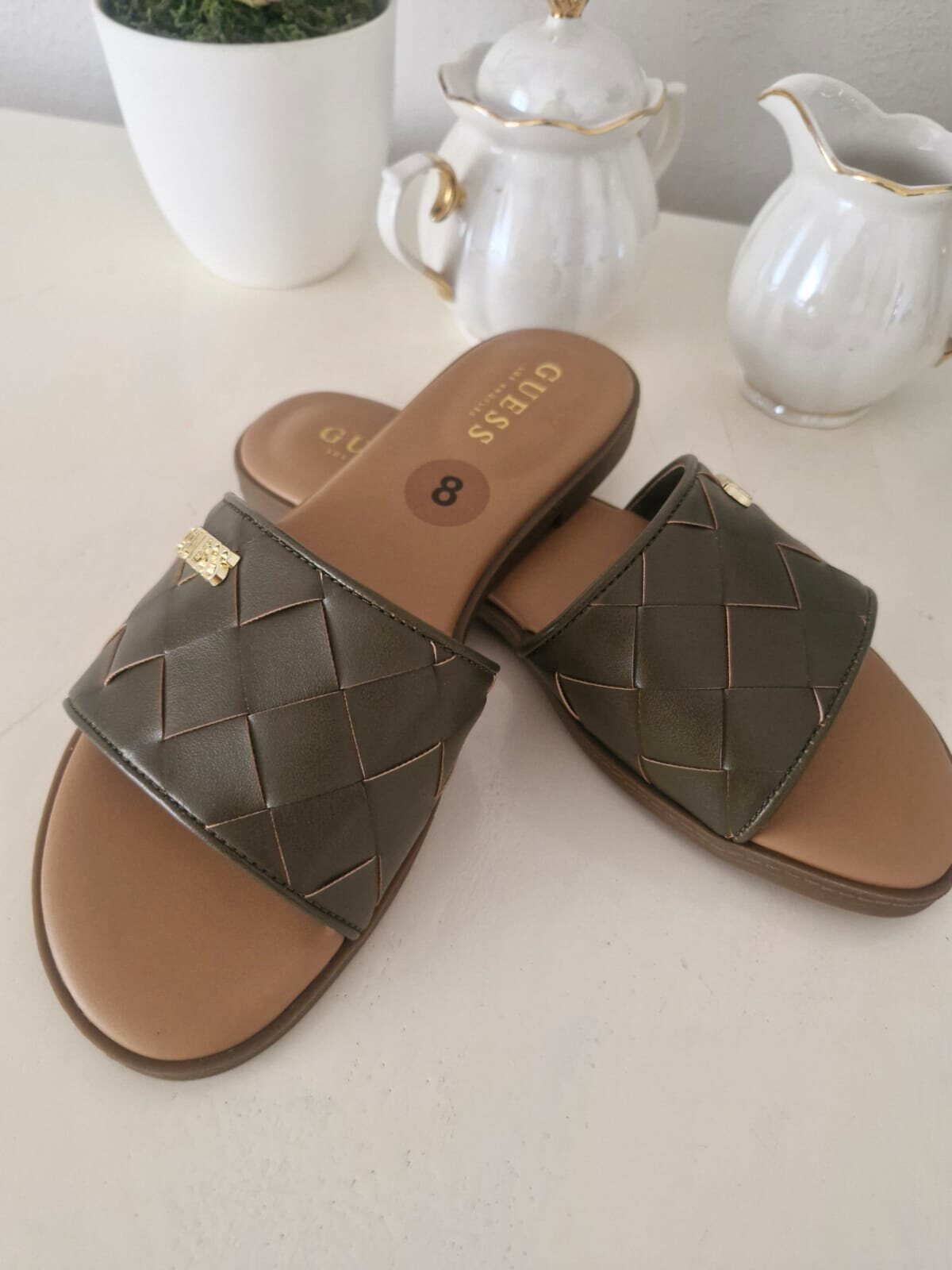Sandalias Guess verde olivo, talla 8